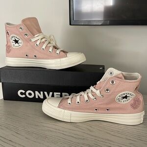 Any offers accepted 🎊Converse Pink high tops